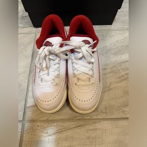 Air Jordan 2/3 size 5Y
